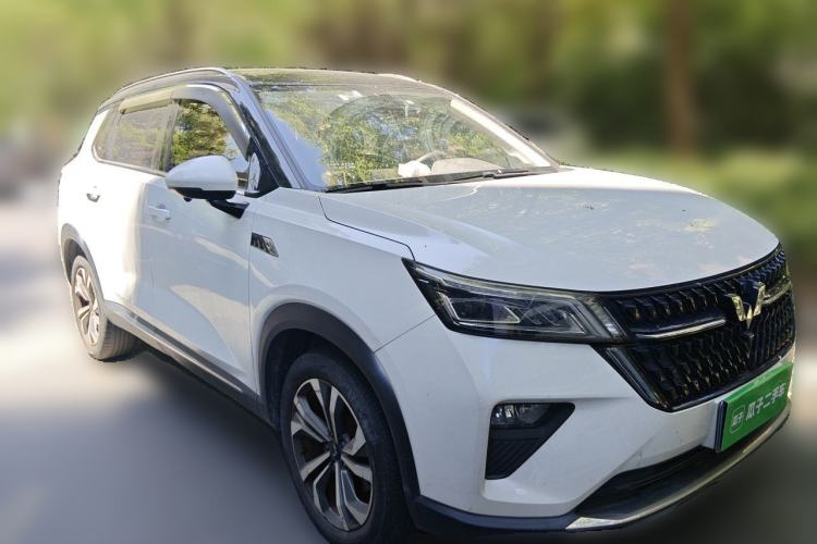 Used Wuling Asta 2021 1.5T CVT Starlight Edition Front Right 45 Deg