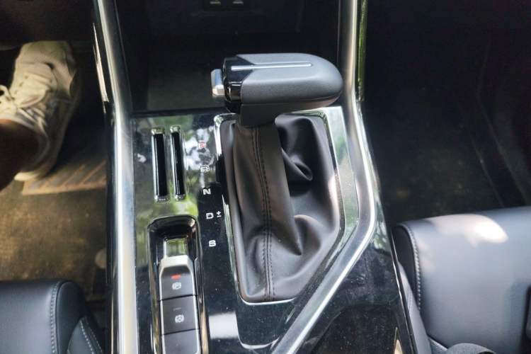 Used Wuling Asta 2021 1.5T CVT Starlight Edition Gear Lever