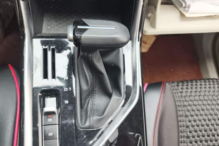 Used Wuling Asta 2021 1.5T CVT Star曜 Edition Gear Lever