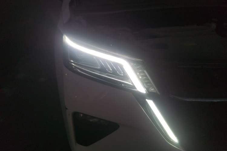 Used Wuling Asta 2021 1.5T CVT Starlight Edition Right Front Headlight