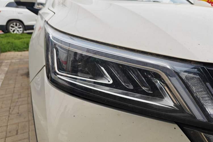 Used Wuling Asta 2021 1.5T CVT Star曜 Edition Right Front Headlight