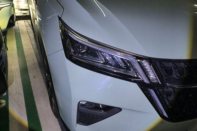 Used Wuling Asta 2021 1.5T CVT Star曜 Edition Right Front Headlight