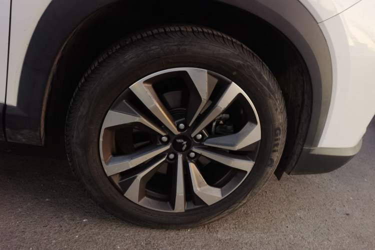 Used Wuling Asta 2021 1.5T CVT Starlight Edition Right Front Wheel Hub