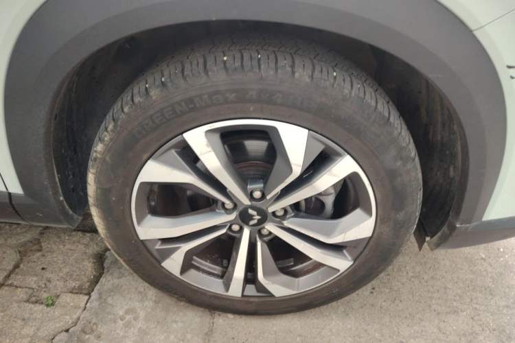 Used Wuling Asta 2021 1.5T CVT Star曜 Edition Right Front Wheel Hub