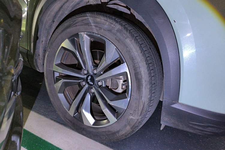 Used Wuling Asta 2021 1.5T CVT Star曜 Edition Right Front Wheel Hub
