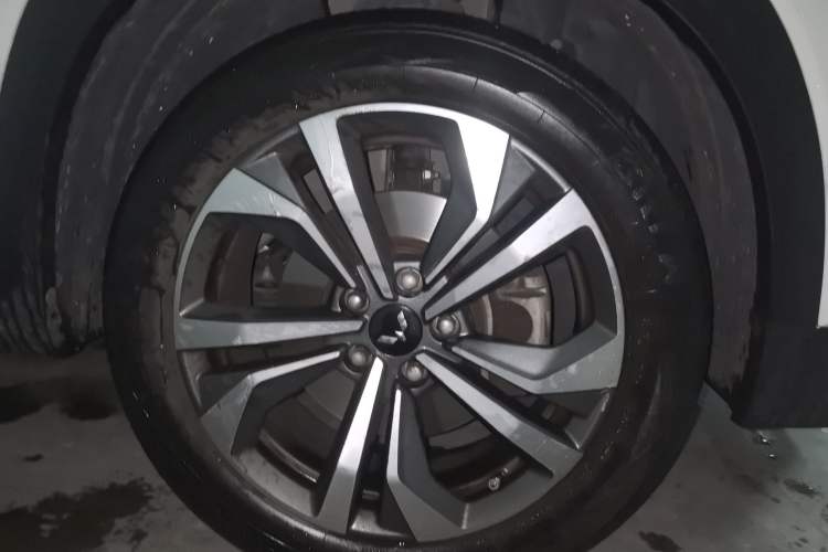 Used Wuling Asta 2021 1.5T CVT Star曜 Edition Right Front Wheel Hub