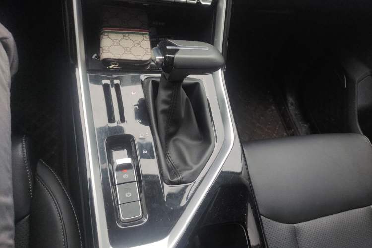 Used Wuling Asta 2021 1.5T CVT Starlight Edition Gear Lever