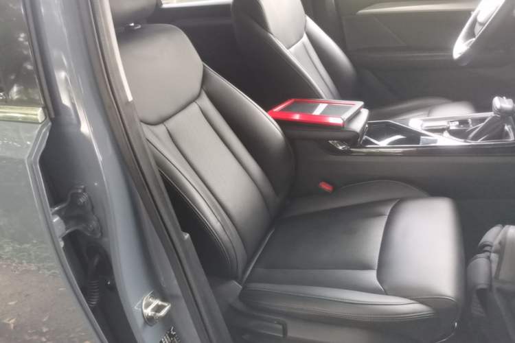 Used Wuling Asta 2021 1.5T CVT Starlight Edition Right Front Seat
