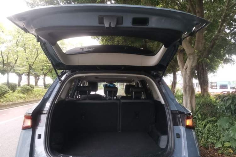 Used Wuling Asta 2021 1.5T CVT Starlight Edition Trunk