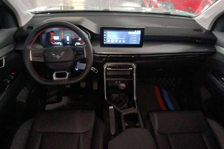 Used Wuling Asta 2021 1.5T Manual Star Edition Center Console