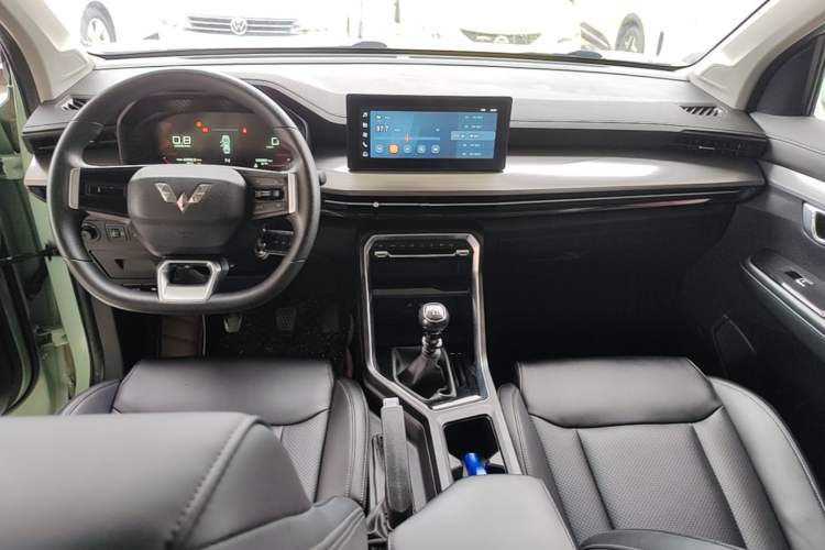 Used Wuling Asta 2021 1.5T Manual Starlight Edition Center Console