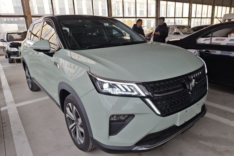 Used Wuling Asta 2021 1.5T CVT Starlight Edition Front Right 45 Deg
