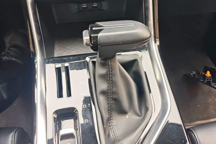 Used Wuling Asta 2021 1.5T CVT Starlight Edition Gear Lever