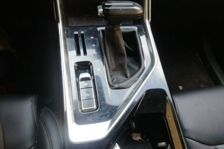 Used Wuling Asta 2021 1.5T CVT Star曜 Edition Gear Lever