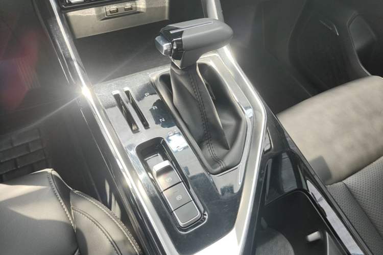 Used Wuling Asta 2021 1.5T CVT Starlight Edition Gear Lever