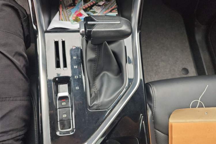 Used Wuling Asta 2021 1.5T CVT Starlight Edition Gear Lever