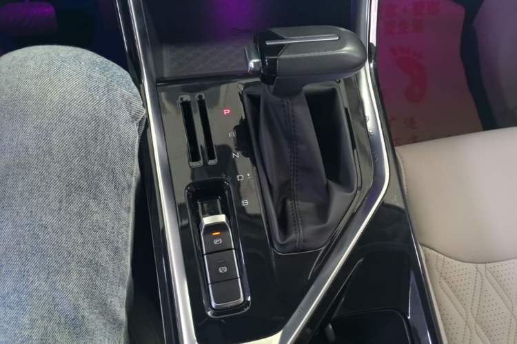 Used Wuling Asta 2021 1.5T CVT Star曜 Edition Gear Lever