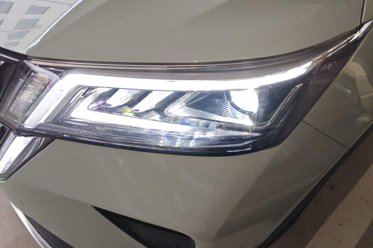Used Wuling Asta 2021 1.5T CVT Starlight Edition Left Front Headlight