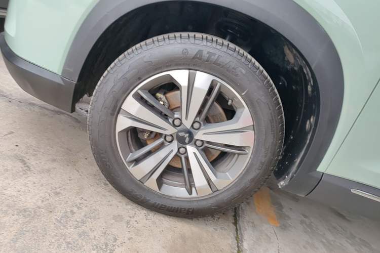 Used Wuling Asta 2021 1.5T Manual Starlight Edition Left Front Wheel Hub