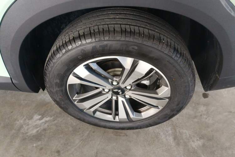 Used Wuling Asta 2021 1.5T Manual Star Edition Left Rear Wheel Hub
