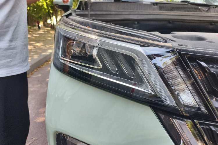 Used Wuling Asta 2021 1.5T CVT Star曜 Edition Right Front Headlight
