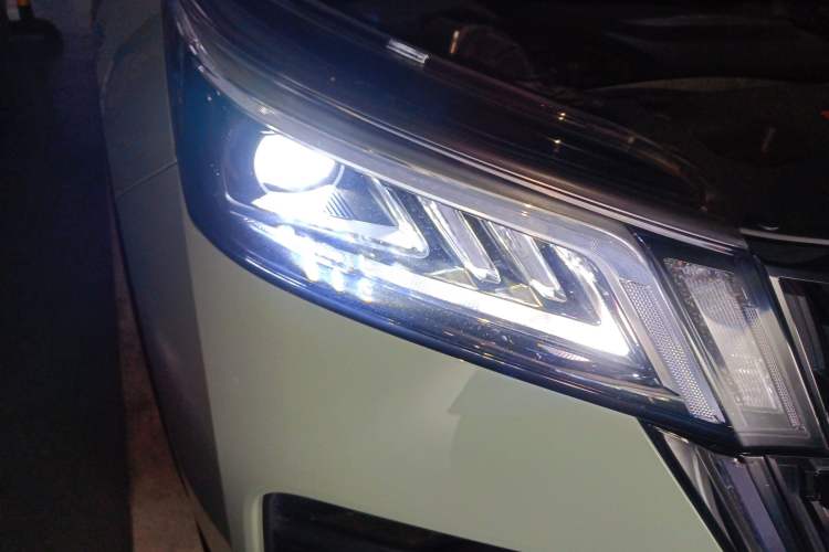 Used Wuling Asta 2021 1.5T CVT Star曜 Edition Right Front Headlight