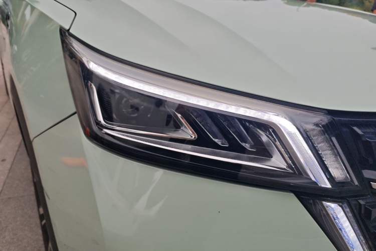 Used Wuling Asta 2021 1.5T CVT Starlight Edition Right Front Headlight