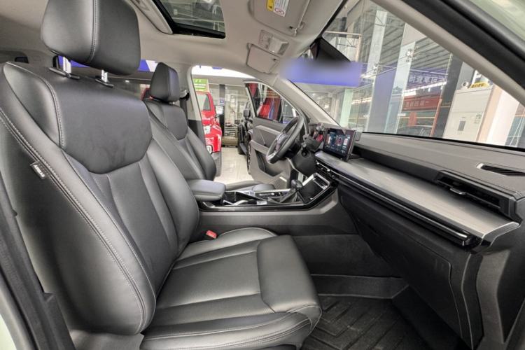 Used Wuling Asta 2021 1.5T CVT Starlight Edition Right Front Seat