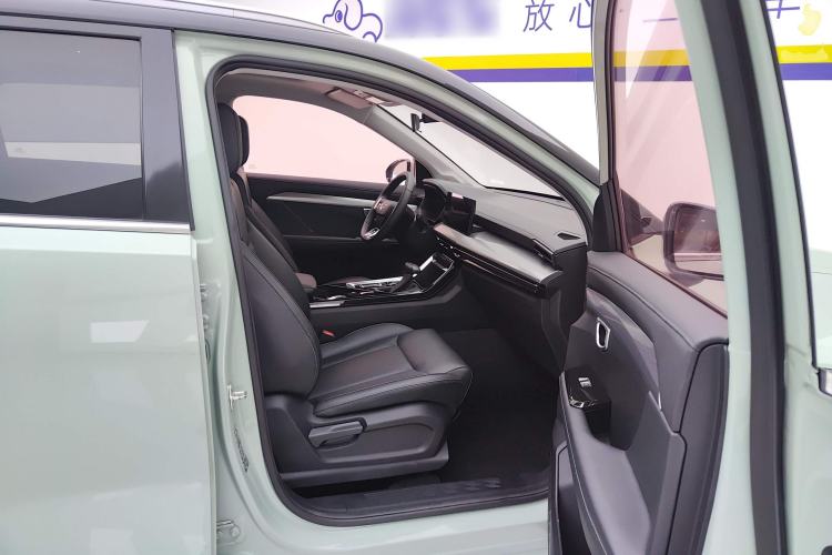 Used Wuling Asta 2021 1.5T CVT Starlight Edition Right Front Seat