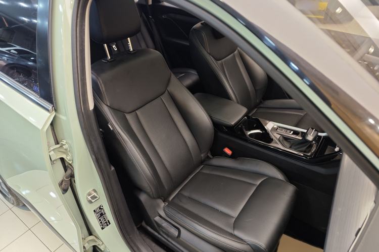Used Wuling Asta 2021 1.5T CVT Starlight Edition Right Front Seat