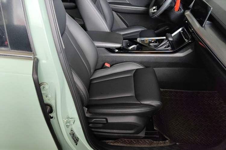 Used Wuling Asta 2021 1.5T CVT Starlight Edition Right Front Seat
