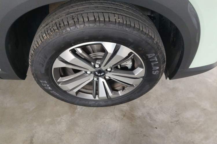 Used Wuling Asta 2021 1.5T Manual Star Edition Right Front Wheel Hub