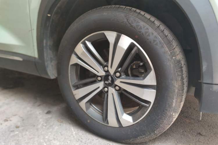 Used Wuling Asta 2021 1.5T Manual Starlight Edition Right Front Wheel Hub