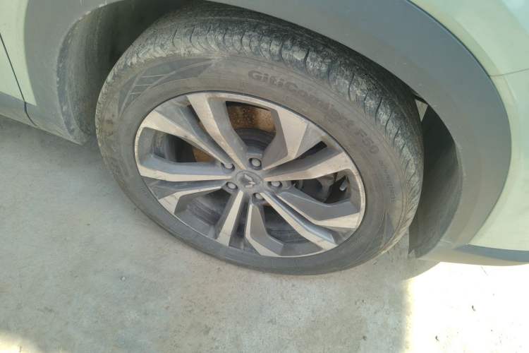 Used Wuling Asta 2021 1.5T CVT Starlight Edition Right Front Wheel Hub