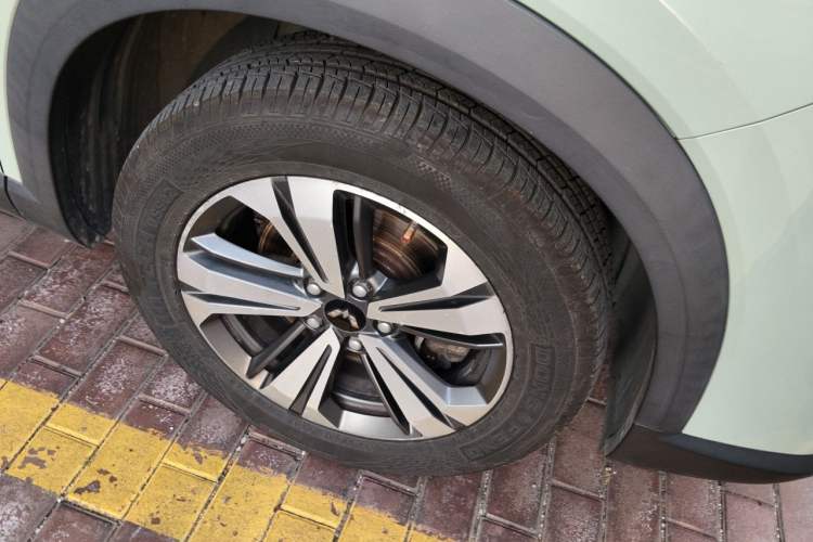 Used Wuling Asta 2021 1.5T Manual Starlight Edition Right Front Wheel Hub