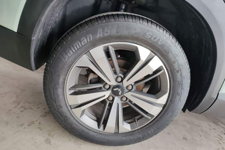 Used Wuling Asta 2021 1.5T Manual Starlight Edition Right Rear Wheel Hub