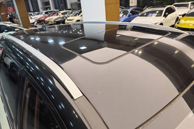 Used Wuling Asta 2021 1.5T CVT Starlight Edition Roof