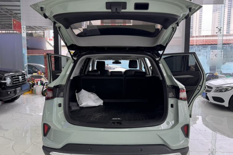 Used Wuling Asta 2021 1.5T CVT Starlight Edition Trunk