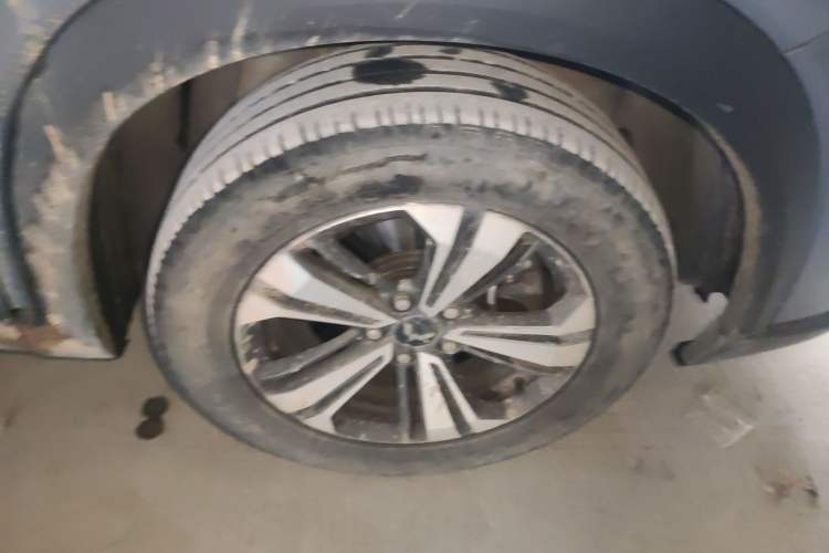 Used Wuling Asta 2021 1.5T Manual Starlight Edition Right Front Wheel Hub