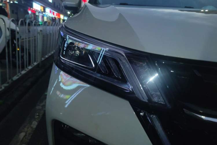 Used Wuling Asta 2021 1.5T CVT Starlight Edition Right Front Headlight