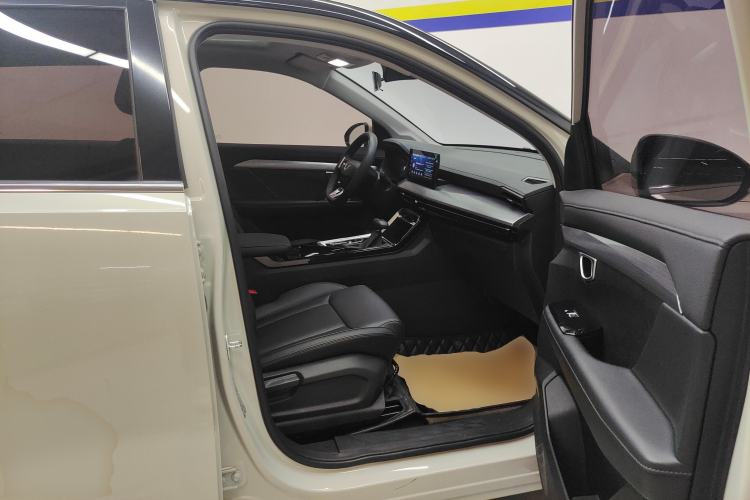 Used Wuling Asta 2021 1.5T CVT Starlight Edition Right Front Seat