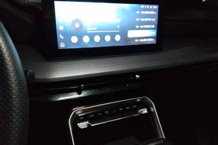 Used Wuling Asta 2021 1.5T CVT Starlight Edition Audio And AC Panel