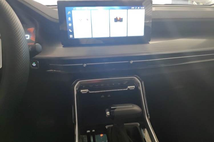 Used Wuling Asta 2021 1.5T CVT Starlight Edition Audio And AC Panel