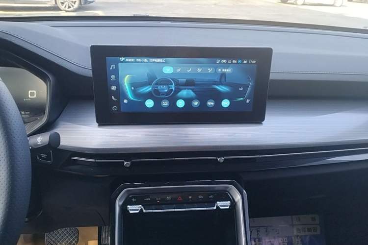 Used Wuling Asta 2021 1.5T CVT Starlight Edition Audio And AC Panel