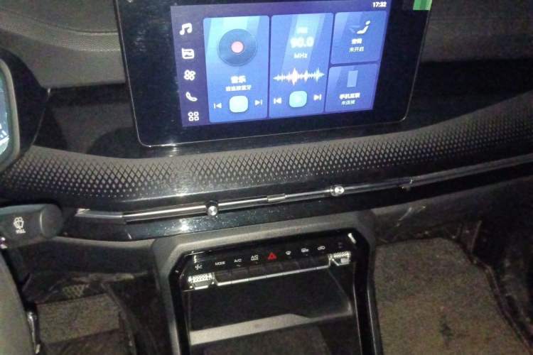 Used Wuling Asta 2021 1.5T Manual Xingyue Edition Audio And AC Panel