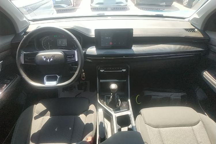 Used Wuling Asta 2021 1.5T Manual Xingyue Edition Center Console