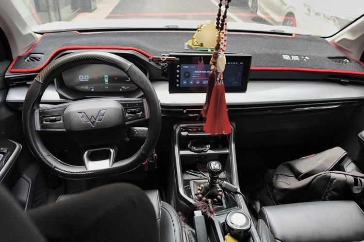 Used Wuling Asta 2021 1.5T Manual Star Edition Center Console