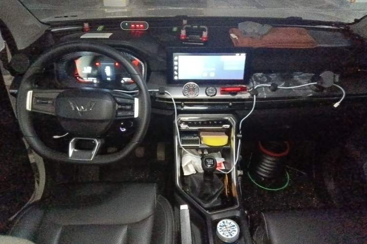 Used Wuling Asta 2021 1.5T Manual Star Edition Center Console