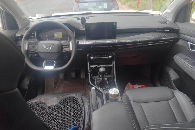 Used Wuling Asta 2021 1.5T Manual Xingyue Edition Center Console