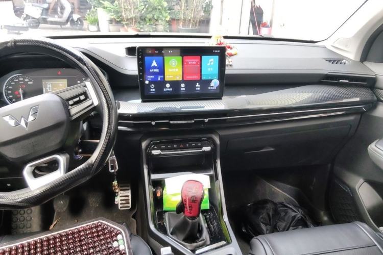 Used Wuling Asta 2021 1.5T Manual Xingyue Edition Center Console